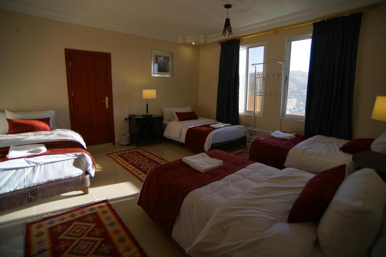 Over Mountains Hotel Вади Муса Экстерьер фото